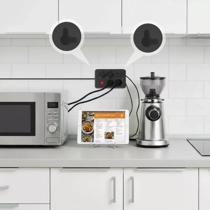 Power strip MACLEAN MCE392 B — 4 sockets, 3×USB, 110–240V, 2.1A, 2500W, 1.5 m cable, black
