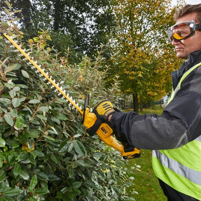 Power hedge trimmer DeWALT DCM563P1-QW