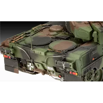 Plastic model REVELL Leopard 2A7A1 military tank kit (scale not specified)