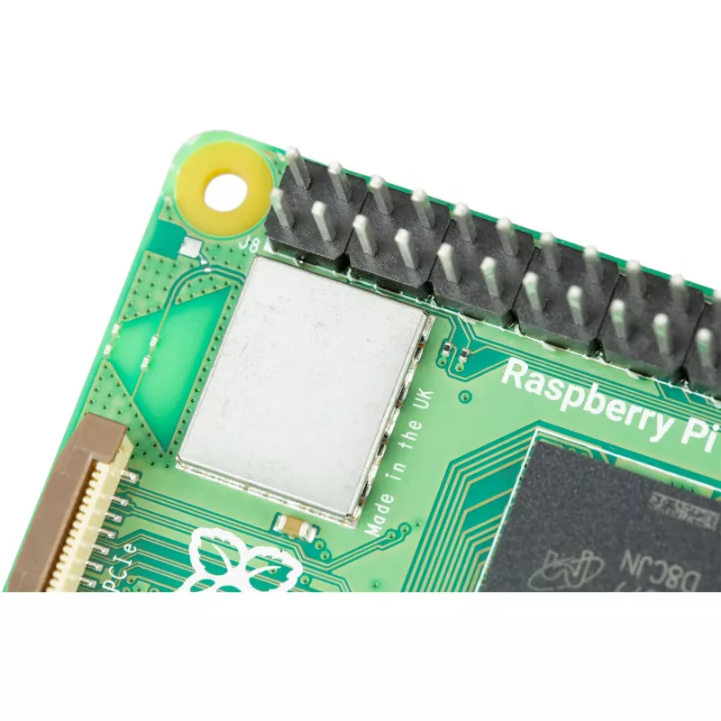 Single-board computer Raspberry Pi 5 development board — 2400 MHz Arm Cortex-A76, up to 16 GB LPDDR4x, MicroSD, USB 3.2, Wi‑Fi 5
