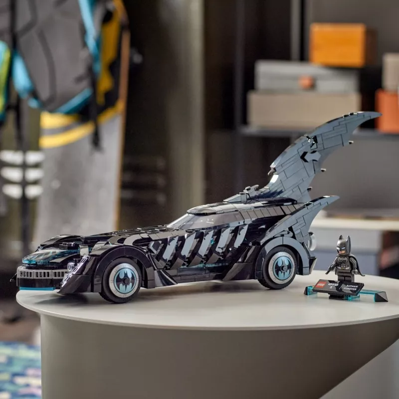 LEGO construction set DC Super Heroes Batman Forever Batmobile 76304 — 909 pieces, 1 minifigure, recommended age 12+