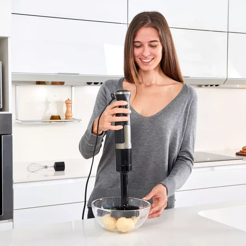 Immersion blender Black & Decker BXHBA1500E — 1500 W hand blender with stainless steel shaft, 20 speeds, chopper, whisk, pulse