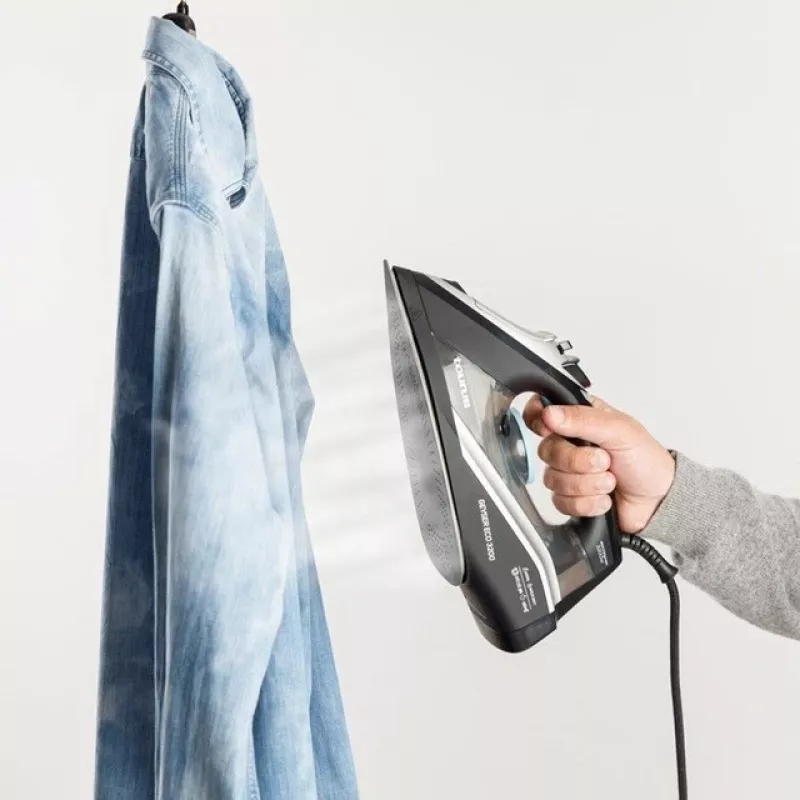 Dry & Steam Iron Taurus Geyser Eco 3200 W, 220 g/min steam boost, anodised soleplate, black