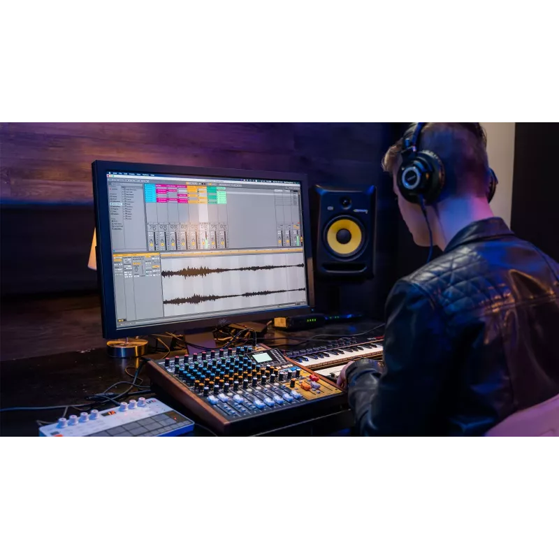 Mixer Tascam Model 12 — 12‑channel analog/digital mixer, 24‑bit, 48 kHz, USB‑C, SD card, Bluetooth 5.0