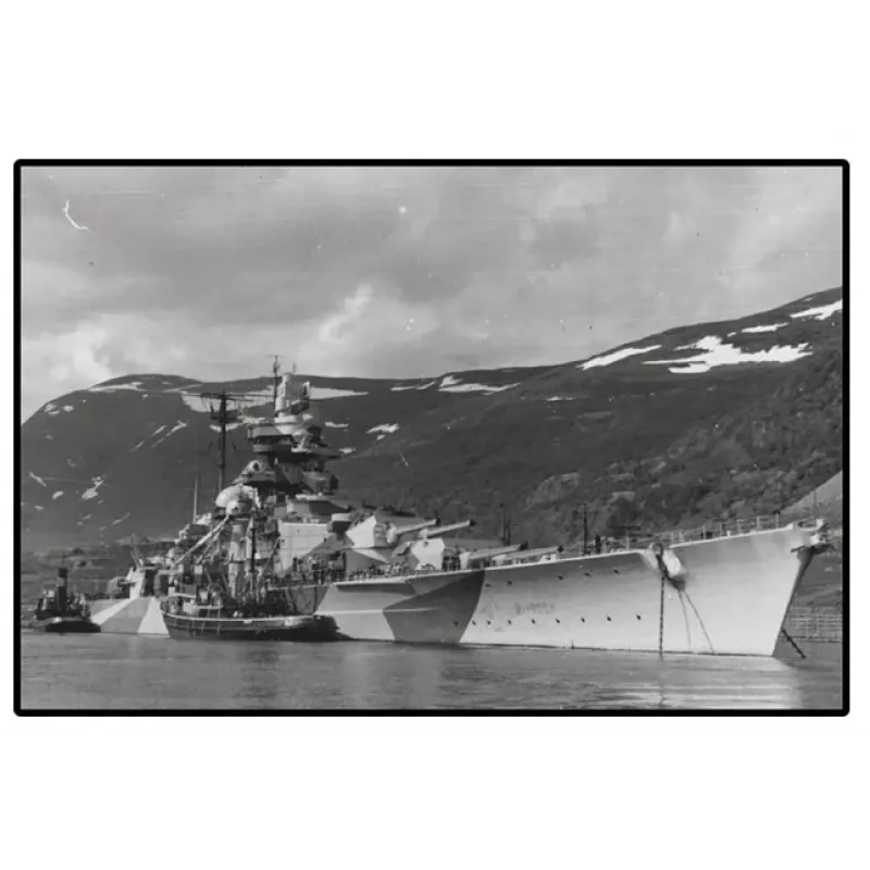 Construction set Cobi Battleship Tirpitz model with 593 pieces, scale and display features