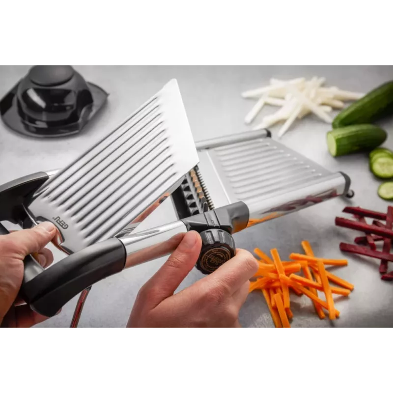 Food slicer GEFU VOLARI G-89541 with stainless steel blades, 1–9 mm slice thickness, compact design