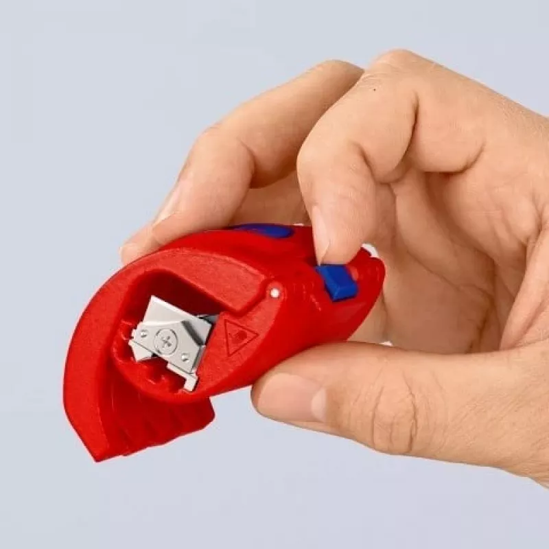 KNIPEX manual pipe cutter for PVC and sealing slee