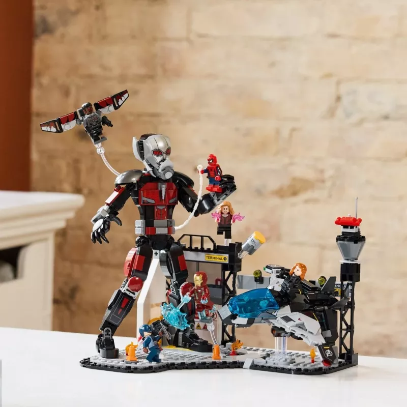 LEGO MARVEL 76314 Captain America: Civil War Battle