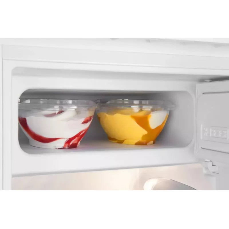 FM107.4(E) fridge-freezer