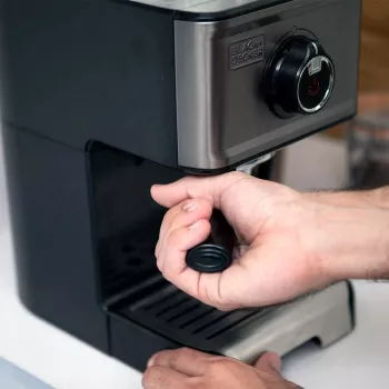 Espresso machine Black & Decker BXCO1200E — 1200 W, 15 bar, 1.2 L water tank, 2-cup, built-in milk frother, countertop, silver