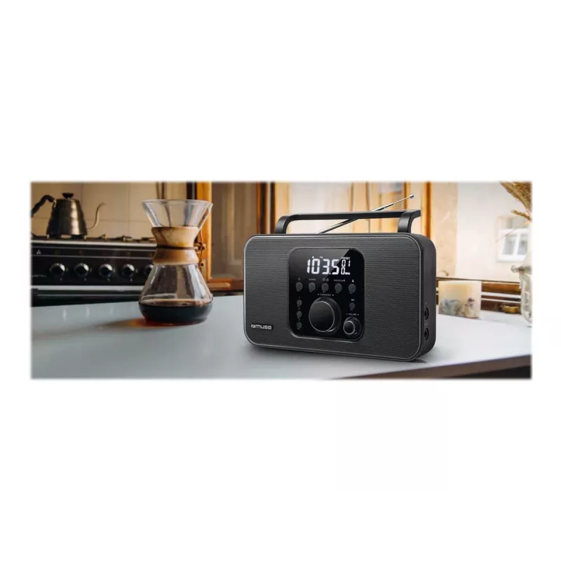 Portable radio muse M-091 R — FM/AM, LCD display, AC or AA/D battery power, rotary volume, 1.1 kg, black