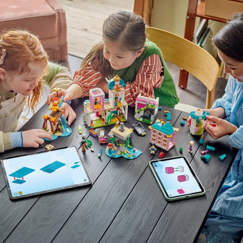 LEGO Disney Princess Castle and Royal Pets building set 43267 — 787 pieces, 5 minifigures, age 6+, 320×460×100 mm