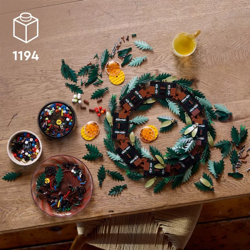construction toy LEGO 10340 Icons Christmas Wreath