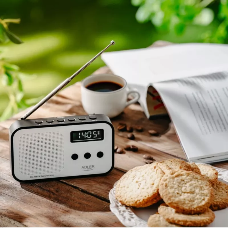 Portable digital radio Adler AD 1907 — AM/FM, digital tuner, alarm, USB-C, 600 mAh battery, LCD, 20 presets, telescopic antenna