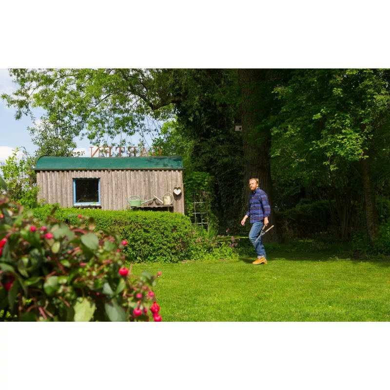 Pruning Shears GARDENA NatureCut Bypass — handheld bypass pruner for branches and stems