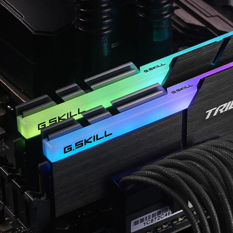 Desktop RAM module G.SKILL DDR4 16GB (2x8GB) 3200 MHz, 288-pin DIMM, 1.35V, heatsink, RGB, dual-channel