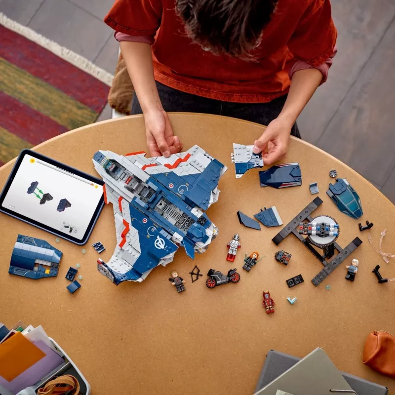 LEGO Quinjet construction set 76325 — Marvel, 1131 pieces, 5 minifigures, for ages 12+, 280×450×300 mm