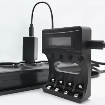 Battery charger QOLTEC 50654 for Ni‑MH R03 (AAA) and R6 (AA) batteries, 1800 mA