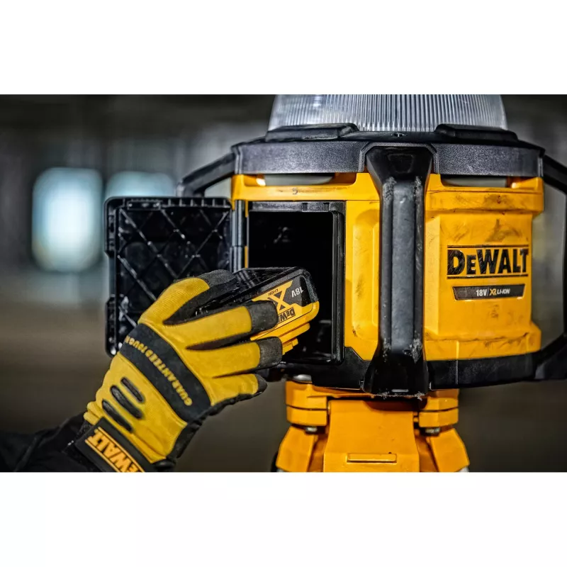 DeWalt cordless construction spotlight