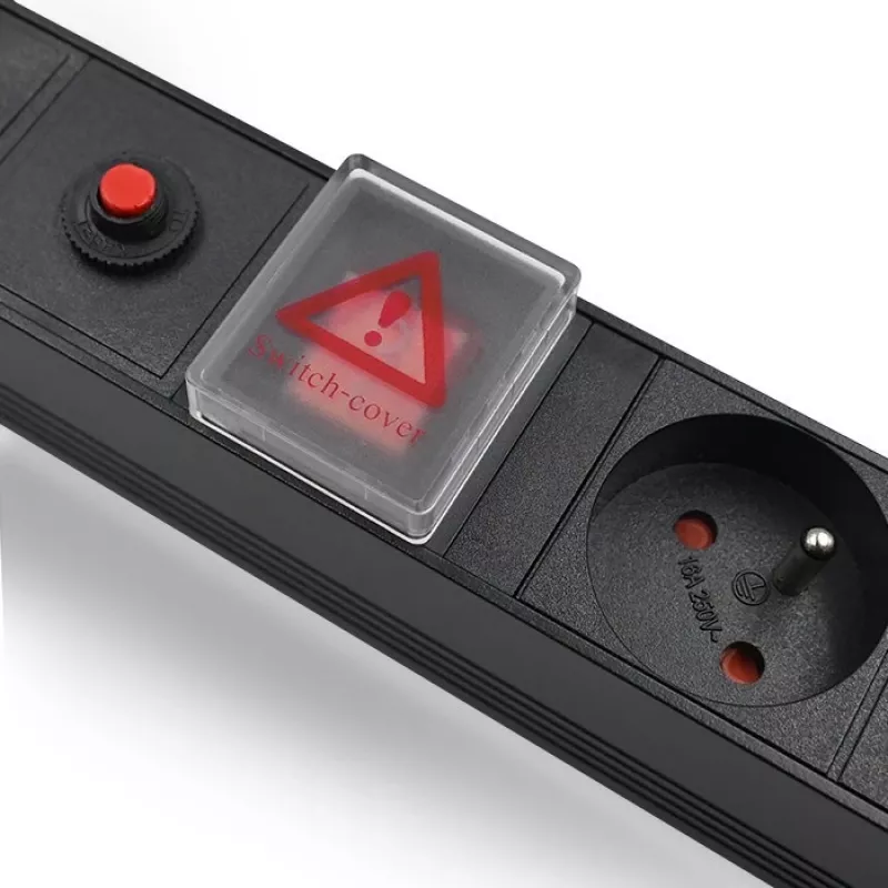 Qoltec 53996 Power strip for RACK 19 | 1U | 16A | PDU | 8xFRENCH | 2m