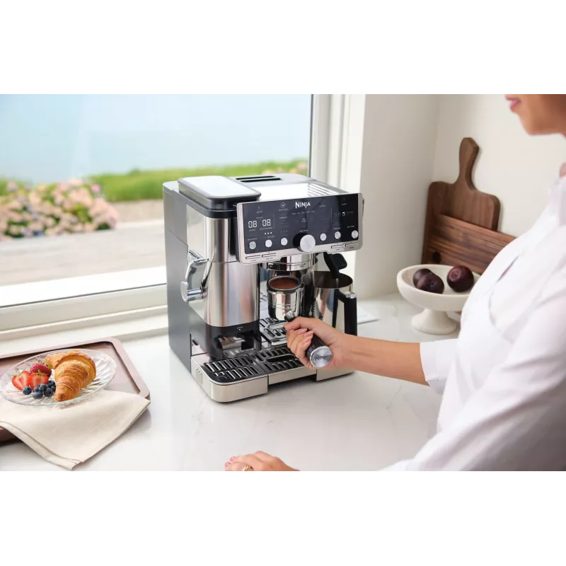 Espresso machine Ninja ES701EU — semi-auto coffee/espresso, built-in grinder, 2 L water tank, 1650 W, 25 grinder settings, milk tank, 14 bar pump