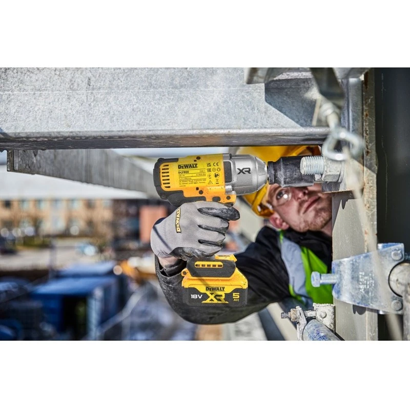 Impact wrench DeWALT DCF900P2T-QW 1/2 inch brushless 18 V, 1898 N·m, 5 Ah battery, 2 batteries, charger, case
