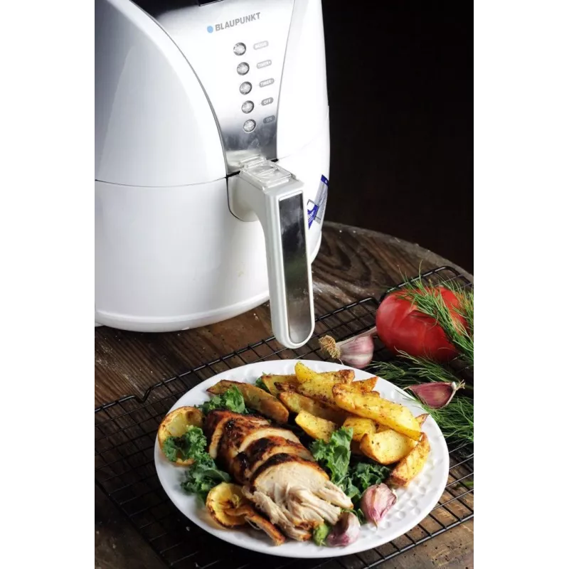 Deep fryer BLAUPUNKT AFD601 — 4 L, 1,500 W, 150–200°C, LED display, touch controls