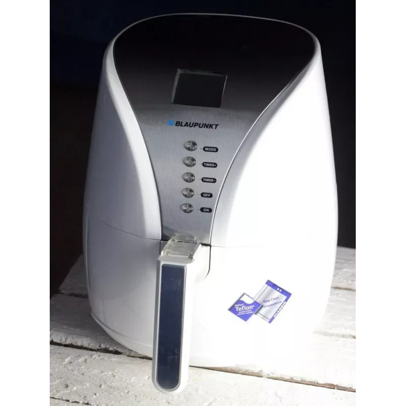 Deep fryer BLAUPUNKT AFD601 — 4 L, 1,500 W, 150–200°C, LED display, touch controls
