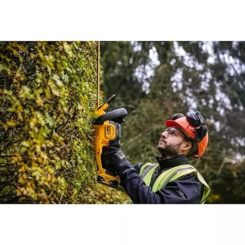 DEWALT HEDGE TRIMMER 18V DCMHT563P1 550mm 1x5.0Ah