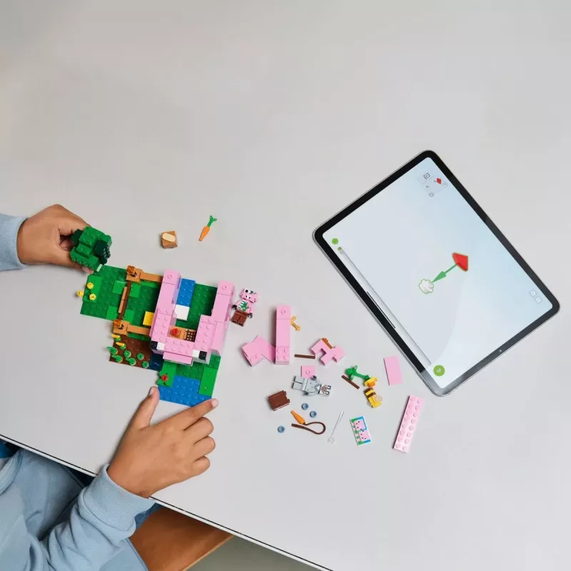 LEGO MINECRAFT 21268 The Baby Pig House