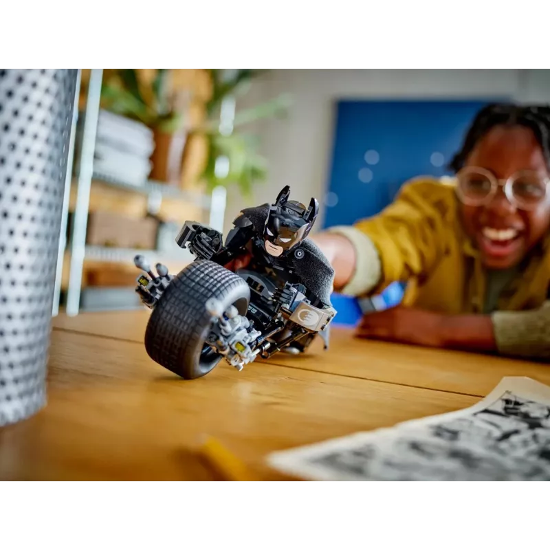 LEGO® DC Batman™: Betmeno konstruojama figurele ir motociklas 76273