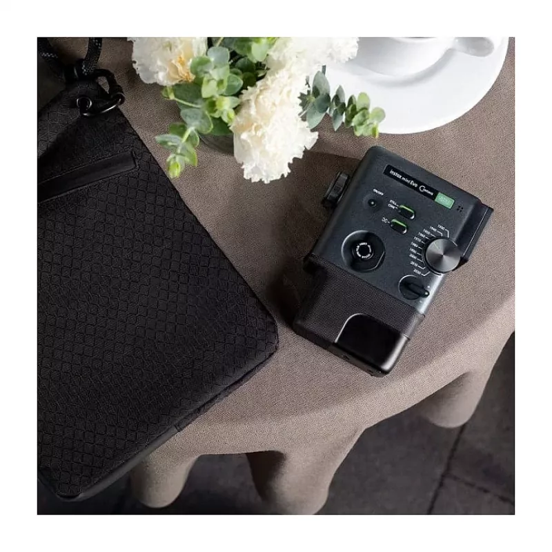 Instant print camera Fujifilm Instax mini evo Cinema — 1/5 inch CMOS 2560×1920, picture 62×46 mm, built-in flash, black