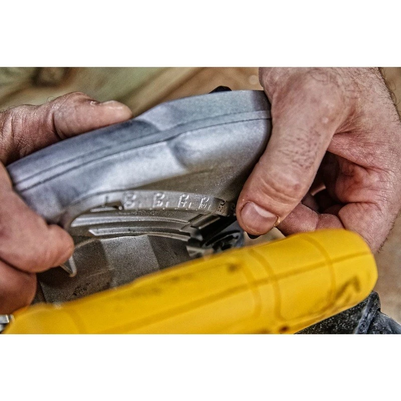 DeWALT DWE560 Portable Circular Saw 18.4 cm 5500 RPM 1350 W