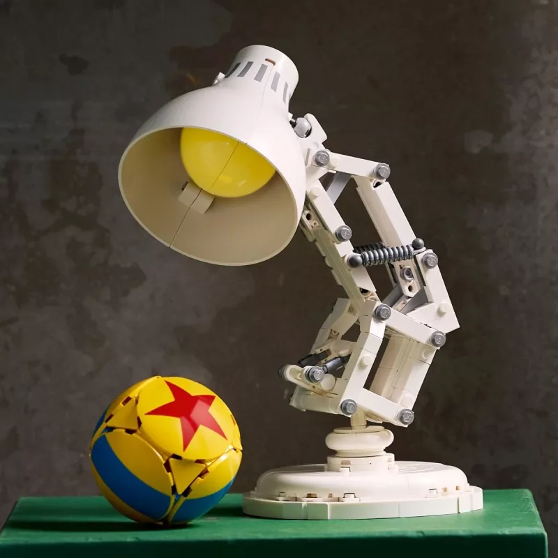 Construction toy LEGO Ideas model 21357 — Luxo Jr., 613 pieces, 290×140×110 mm