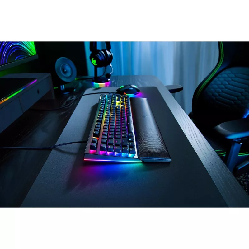 Razer BlackWidow V4 Keyboard - USB-C, QWERTZ