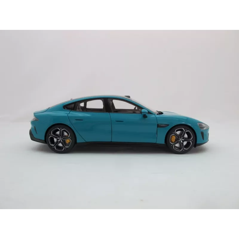Die-cast 1:18 scale model car Xiaomi SU7 — preassembled classic car, 278×108×81.5 mm