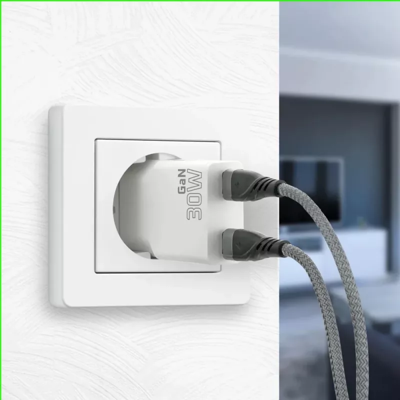 Power adapter everActive SC-385Q Super Slim QC 4 Fast Charging — USB fast charger, compact design