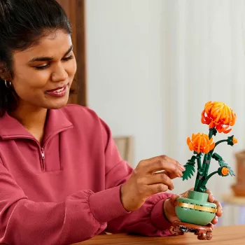LEGO Icons Chrysanthemum Flower Building Set Creative Model Kit for Adults to Build Artificial Plant Gift for Women Men Her or Him Home Office De