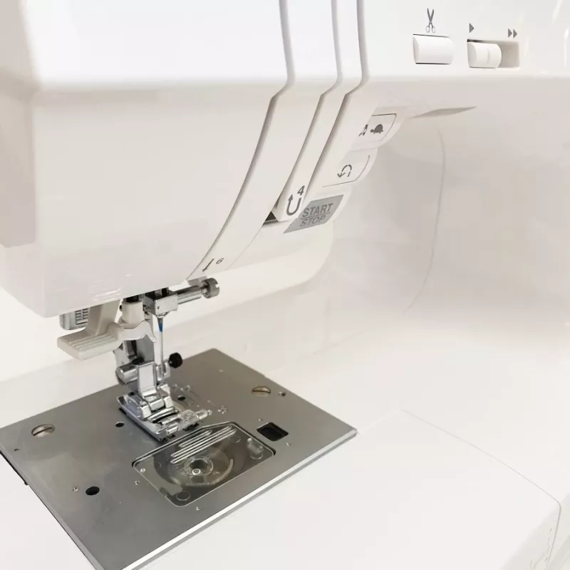 Sewing machine SINGER Quantum Stylist 9960 — 600 stitch patterns, 13 one-step buttonhole styles, free arm