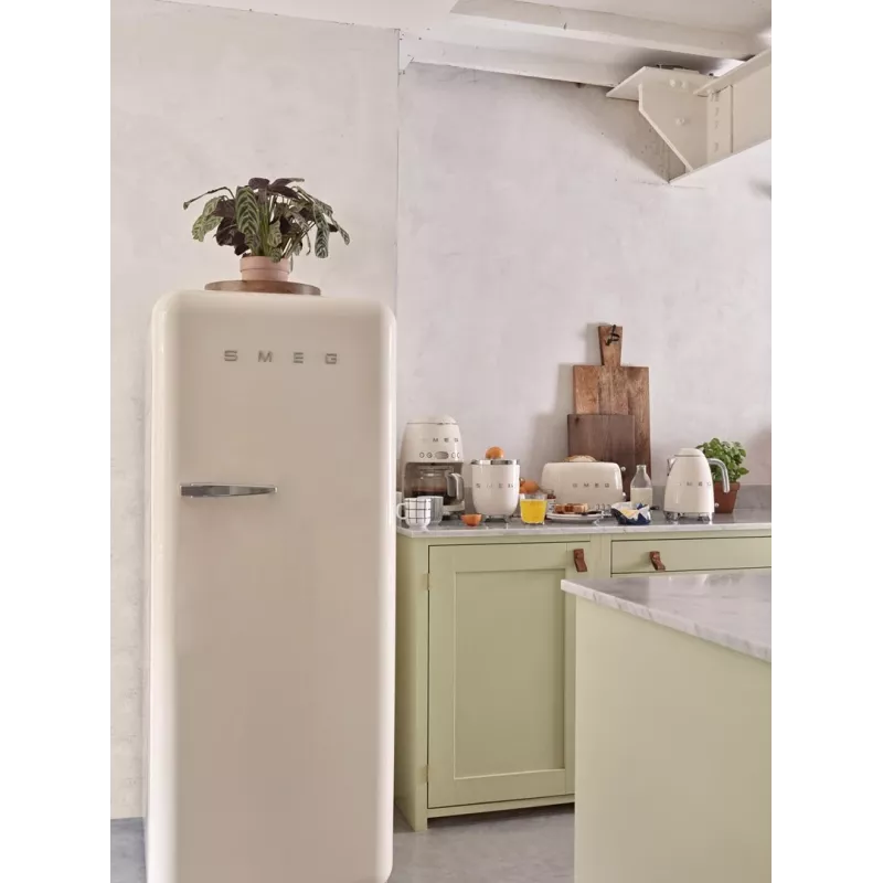 Electric kettle Smeg 1.7L 2400W Cream