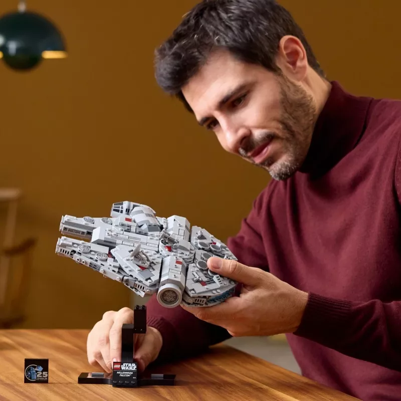 LEGO Star Wars Millennium Falcon 75375 model kit — 1351 pieces, 18+, 190×240×130 mm