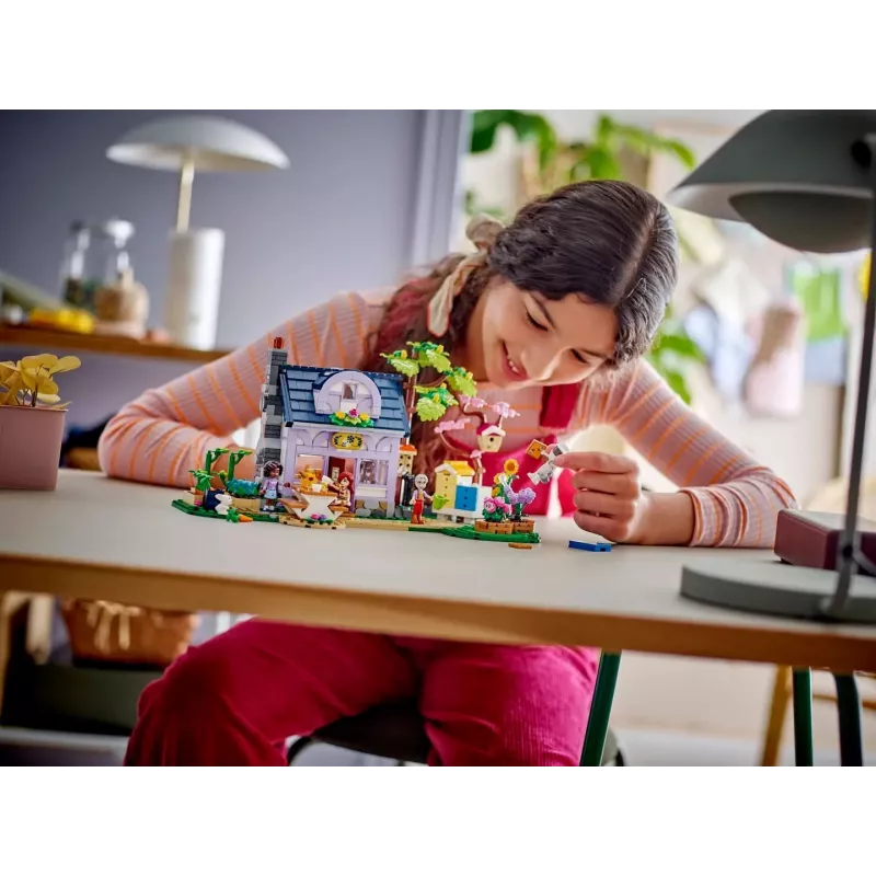 LEGO FRIENDS 42669 Beekeepers House and Flower Garden