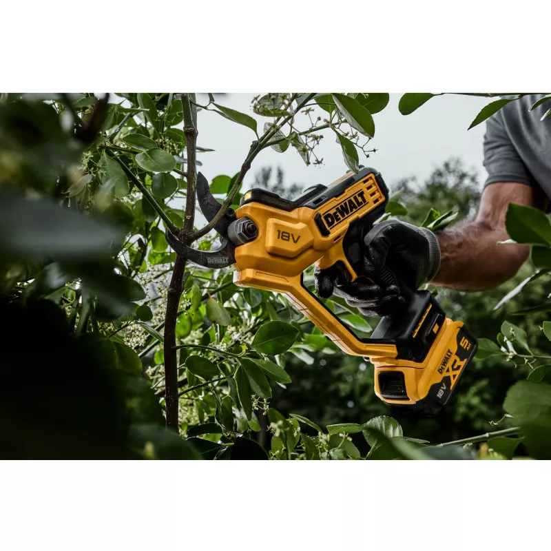 Pruning Shears DeWALT DCMPP568N-XJ battery-powered secateurs, max cut Ø 3.8 cm, LED light, 1.34 kg