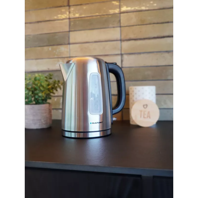 Electric kettle BLAUPUNKT EKS412 — 1.7 L stainless steel, 2200 W, water level indicator, 360° base