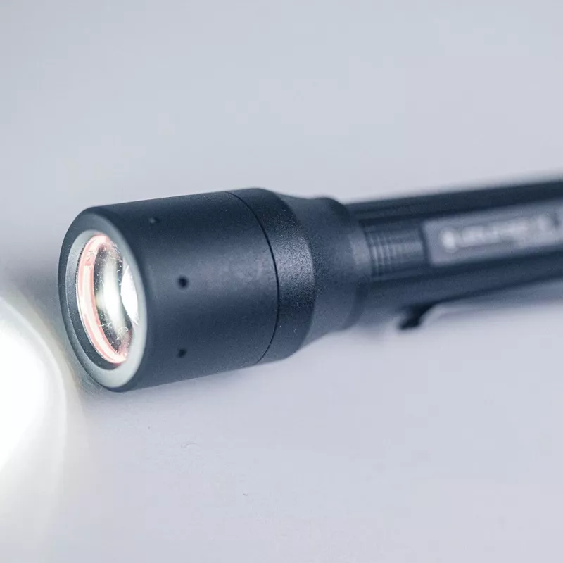 Hand flashlight Ledlenser P5 Black, LED, 140 lm, AA battery, IP54, aluminium, pocket clip