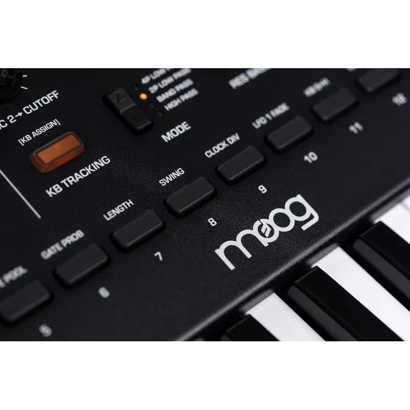 Analog synthesizer Moog MOOG MESSENGER — monophonic desktop instrument