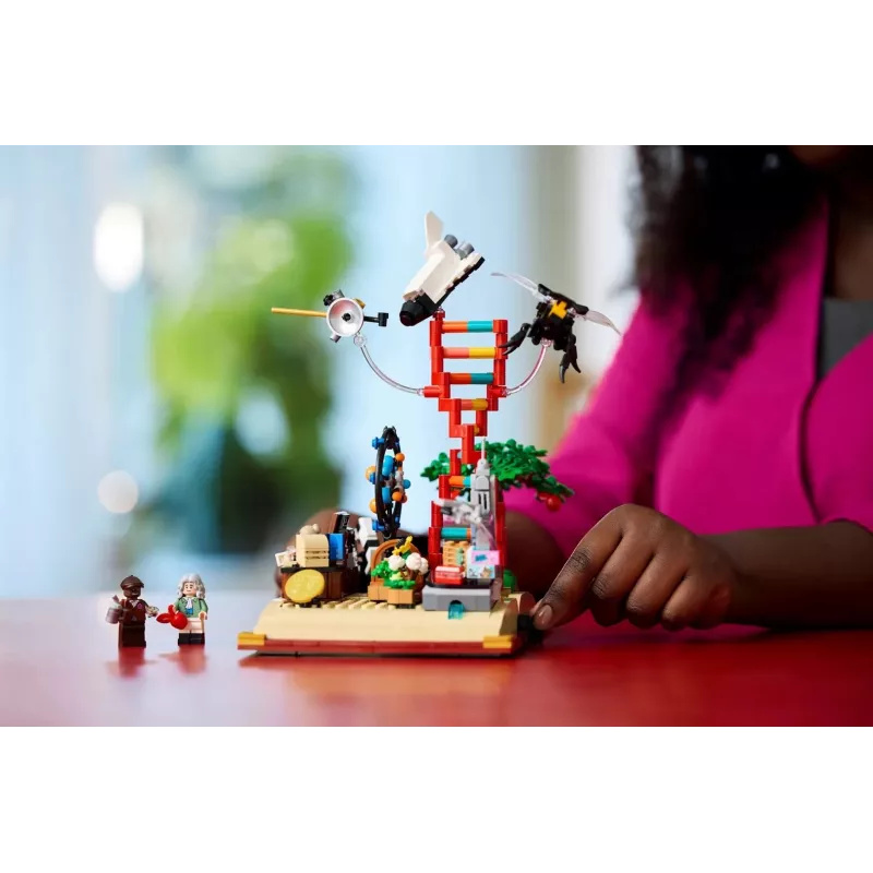 LEGO IDEAS 21355 The Evolution of STEM
