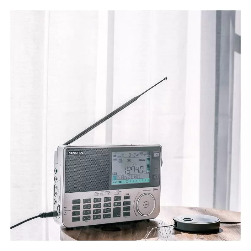 Portable Radio Sangean ATS-909 X2 — white — AM FM SW digital tuning