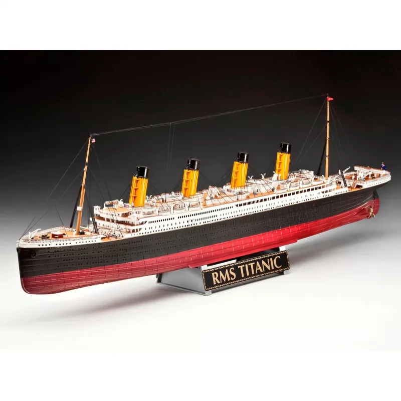 Rv05715 - Revell -1:400 - Gift Set - 100 Years Titanic (spec Edition)