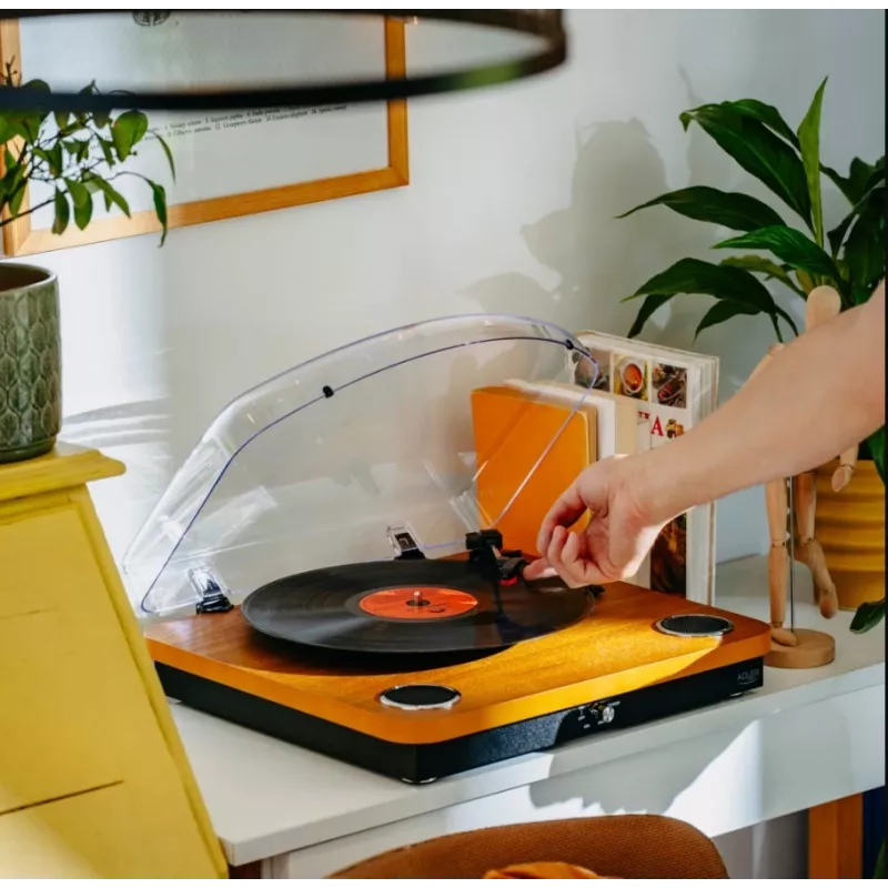 Analogue belt-drive turntable Adler AD 1914 with USB port, ceramic platter, DC motor, 33 1/3 rpm, Bluetooth 5.4, RCA outputs, built-in speakers
